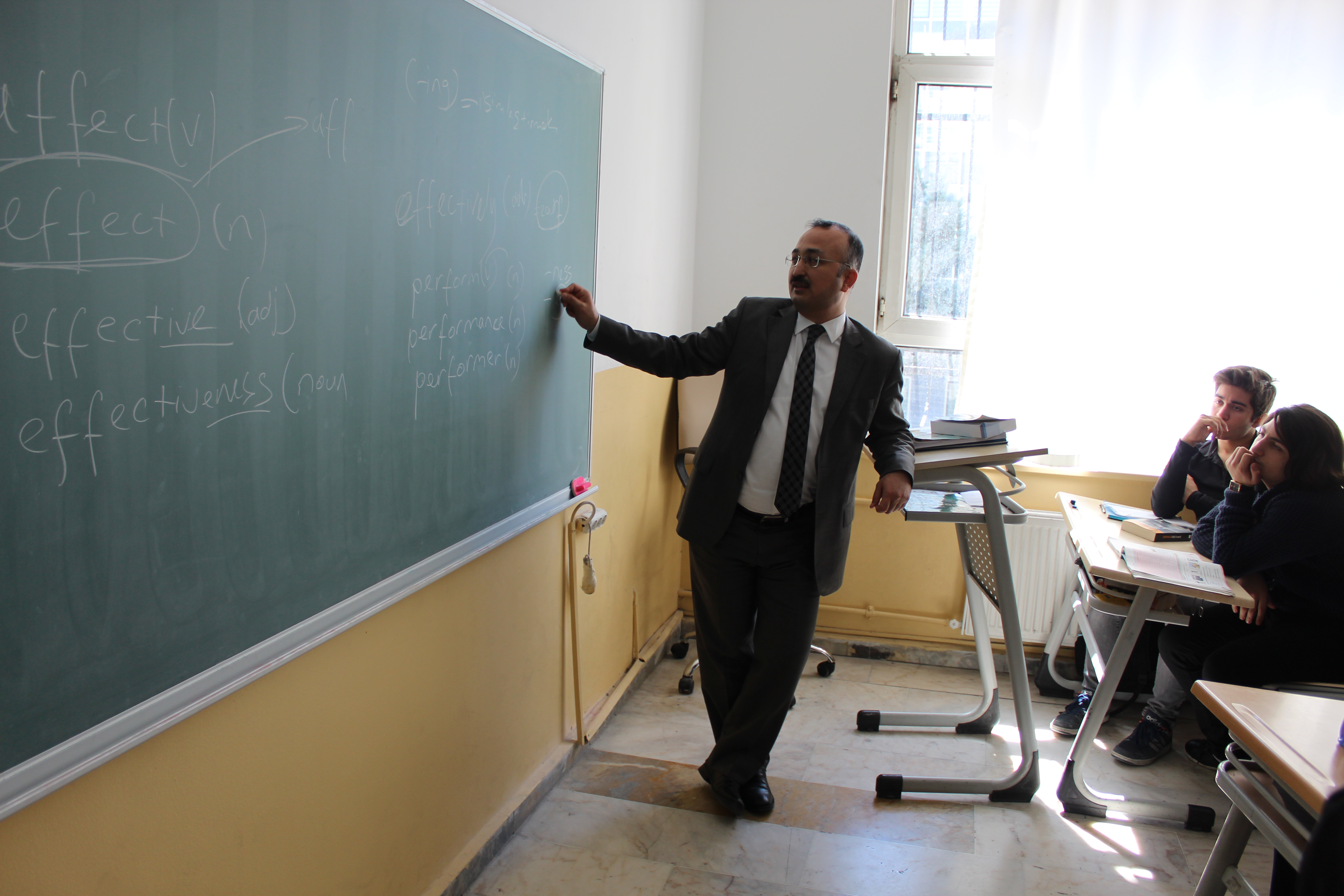  İlçe Kaymakamı Dr. Mehmet ÖZEL Şehit Batuhan Ergin Anadolu Lisesinde Öğrenciler ile buluştu